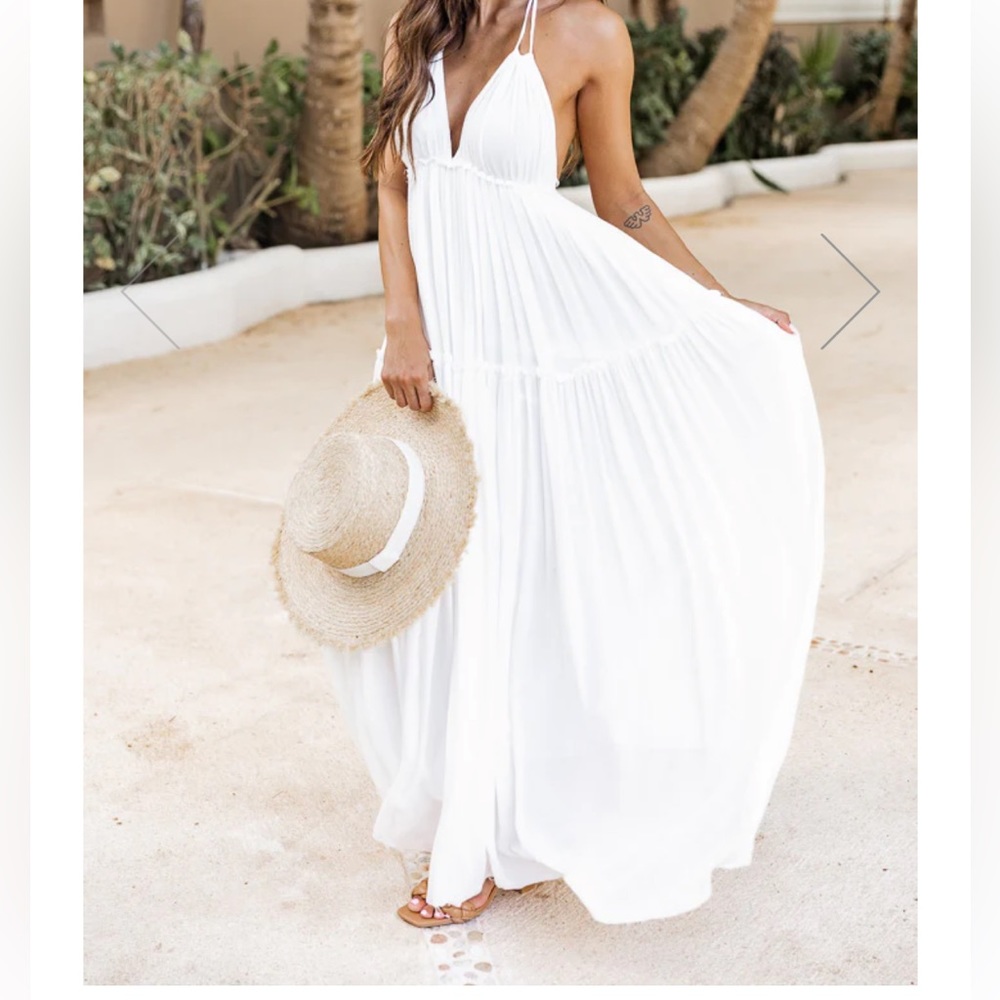 Pink lily size small, white maxi dress.  Never worn